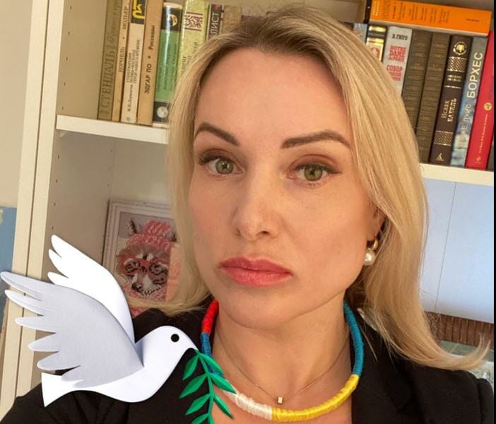 VIDEO Cine este Marina Ovsiannikova, curajoasa jurnalista care a protestat la postul rus Pervîi Kanal împotriva războiului