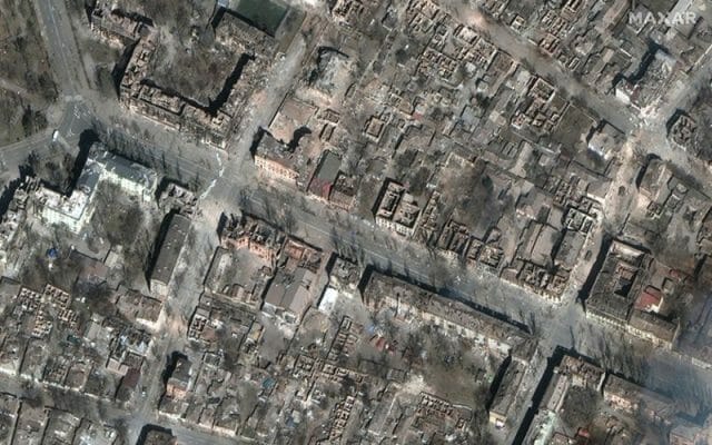 Noi imagini din satelit cu ruinele din centrul Mariupolului, orașul asediat de trupele rusești