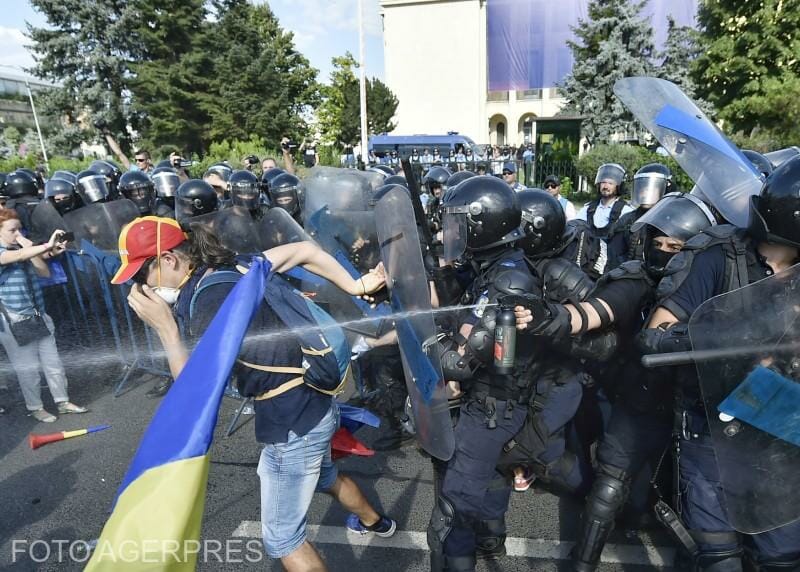 Dosarul 10 august: Foştii şefi ai Jandarmeriei, puşi din nou sub urmărire penală