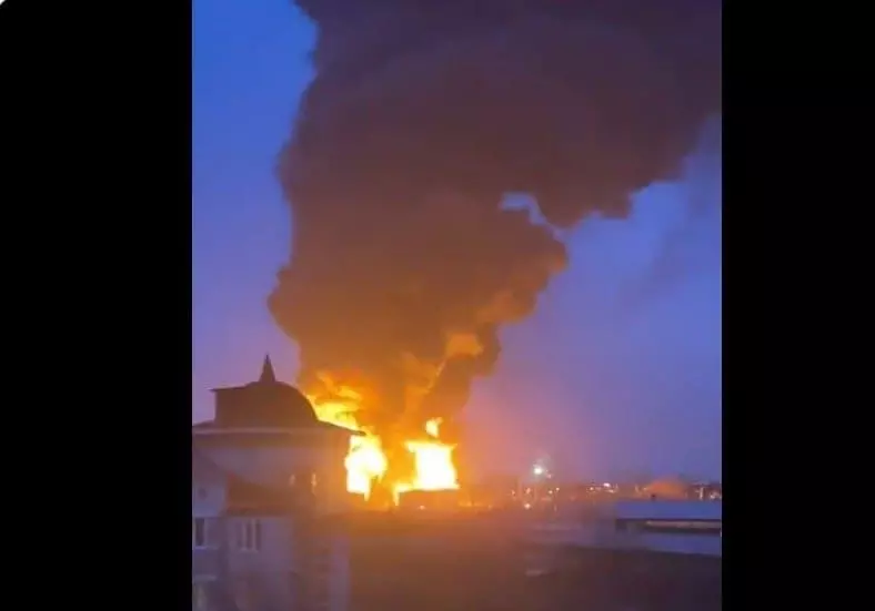 Incendiu URIAȘ la un depozit de petrol din Belgorod. Rușii dau vina pe atacurile aeriene ale Ucrainei