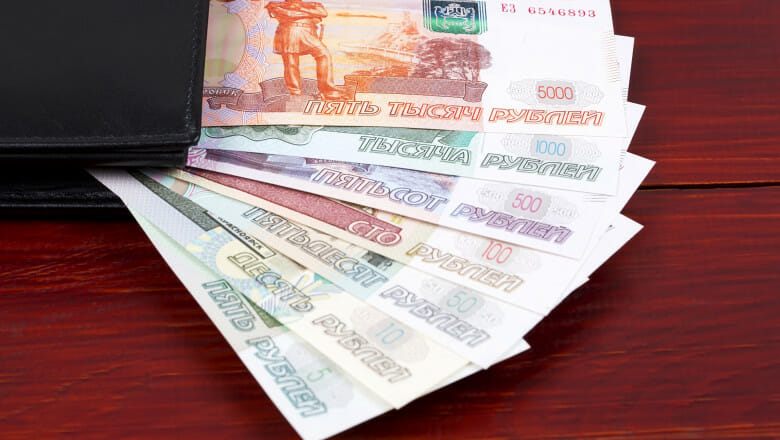 Reuters: Revenirea fulgerătoare a rublei e înșelătoare. Rușii vor deveni tot mai săraci