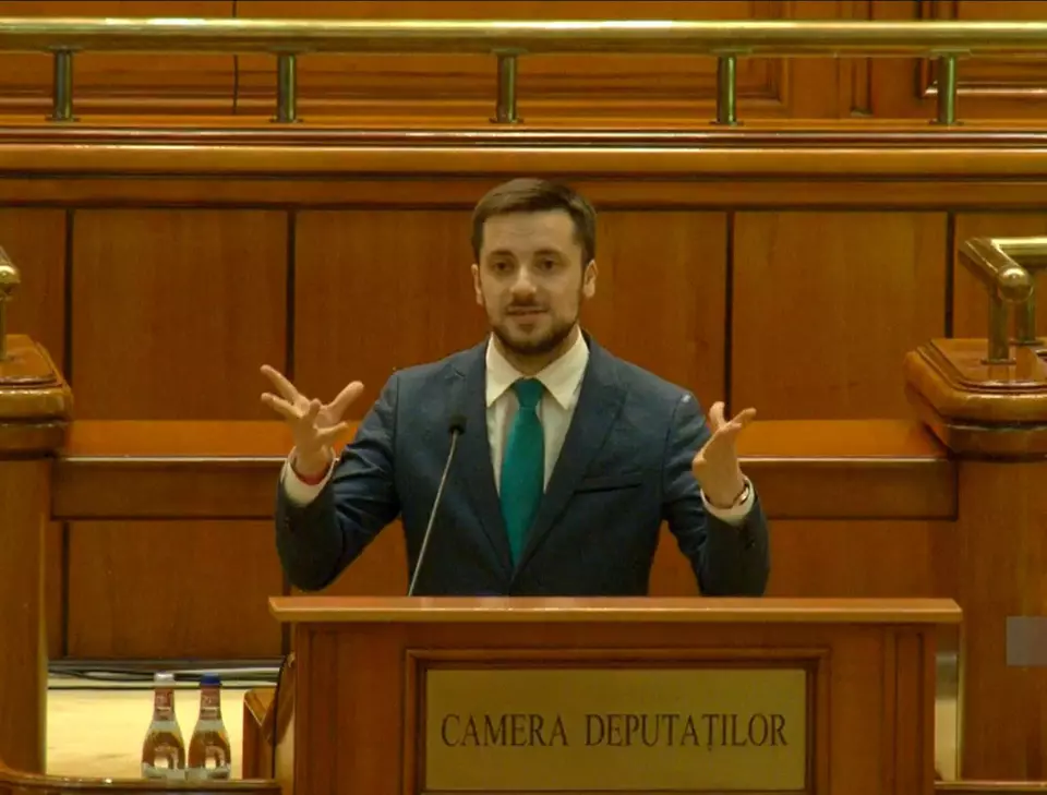 VIDEO Deputatul USR de Iași Filip Havârneanu, beat în Parlament? Colegii l-ar fi trimis acasă,