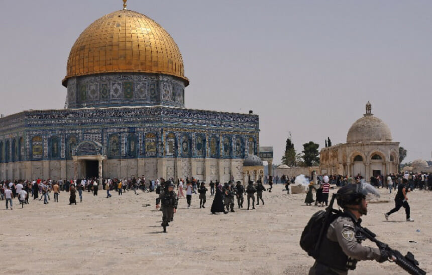 Fierbe Ierusalimul: confruntări puternice pe Esplanada Moscheilor între palestinieni și forțele de ordine VIDEO