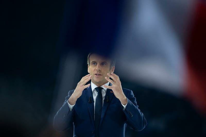 Macron, discurs sobru și scurt: Acest vot „mă obligă pentru anii următori”