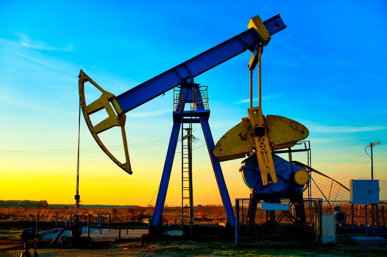 Preţurile petrolului au scăzut cu 4%, iar cel al ţiţeiului Brent a coborât sub 100 de dolari pe baril