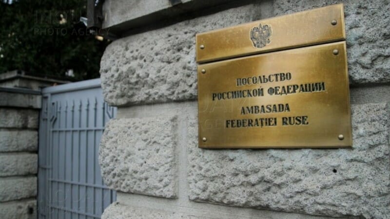 România disponibilizează mai mulți angajați ruși, inclusiv diplomați. De ce îi trimite acasă