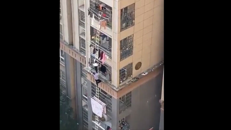 VIDEO. Gesturi de revoltă la Shanghai. Oamenii încearcă să „evadeze” dintr-un bloc turn cu ajutorul unei scări de frânghie