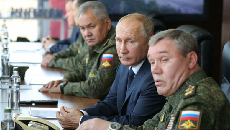 The Guardian: Putin a ajuns să se implice în deciziile militare din Ucraina până la nivelul de comandă al unui colonel