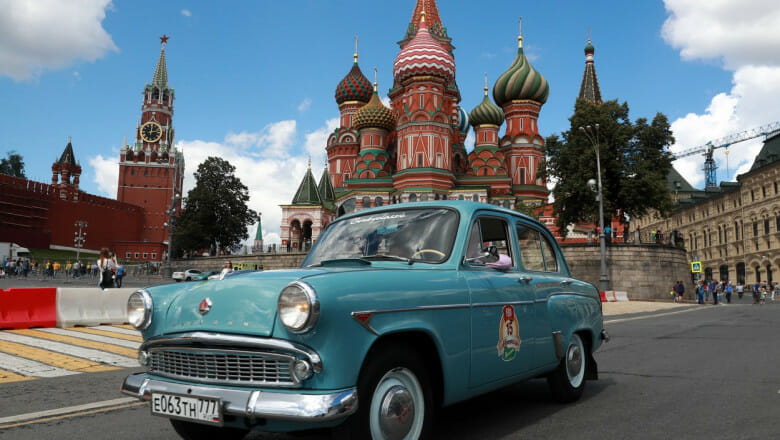 Rusia a naționalizat uzina Renault din Moscova și începe producția mașinilor sovietice Moskvitch