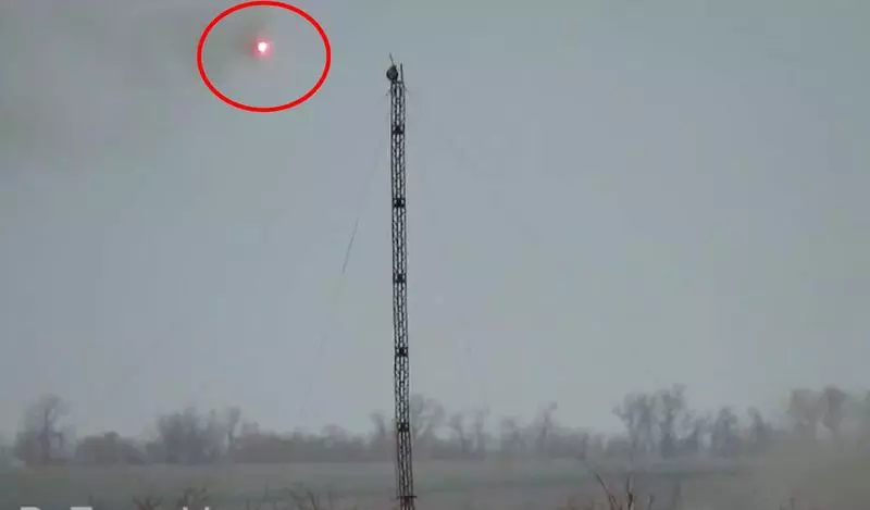 VIDEO Epic-fail? Separatiștii pro-ruși au tras cu o rachetă, iar firul de ghidaj s-a prins într-un stâlp