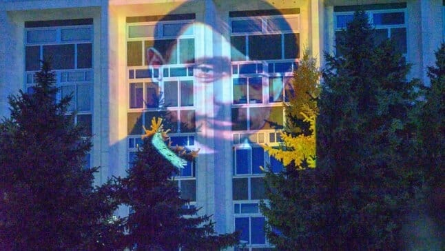 Chipul lui Hitler proiectat pe fațada Ambasadei Rusiei la Sofia