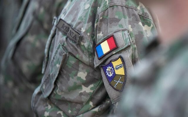 Ministrul Apărării anunţă lansarea unui proiect de lege pentru cei care vor să facă stagiu militar în mod voluntar