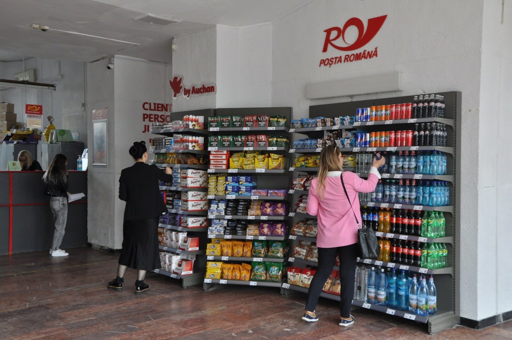 Poșta Română va vinde produse alimentare în oficiile poștale, în urma unui parteneriat cu Auchan