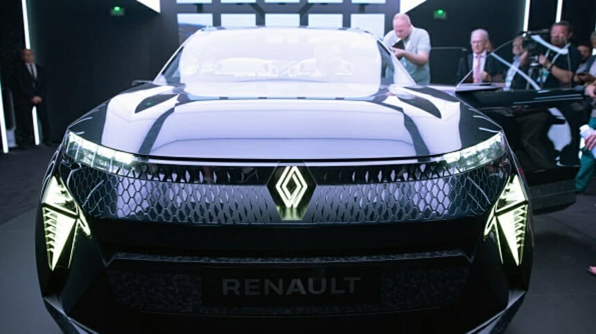 Renault dezvoltă o mașină care funcţionează electric şi cu hidrogen. Autonomia: 800 kilometri