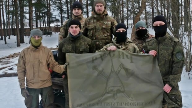 Serviciile germane de informații: Două grupări neonaziste ruse „denazifică” Ucraina. BND: Un război absurd