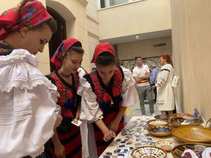 Tradiţii moştenite din străbuni – Artă şi tradiţii româneşti