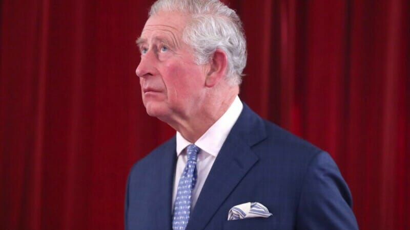 Sunday Times: Prinţul Charles a acceptat 3 valize cu 1 milion de euro de la un şeic