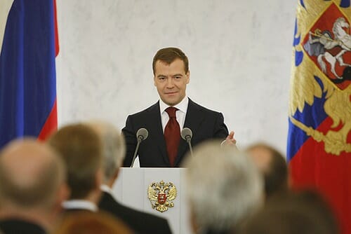 Medvedev îi răspunde lui Zelenski în subiectul proprietăților rusești confiscate de Ucraina: „Ne iau pe hârtie, iar noi suntem pe teren”