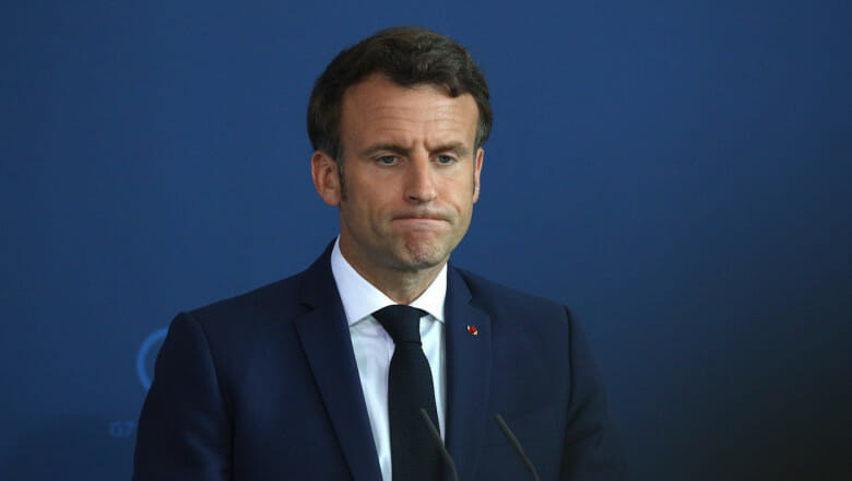 Emoții pentru Emmanuel Macron. Alianța sa este aproape la egalitate cu forțele de stânga