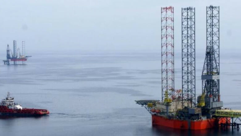 Rusia spune că Ucraina a atacat platforme petroliere capturate de Moscova în Marea Neagră. Incendiul încă nu a fost stins