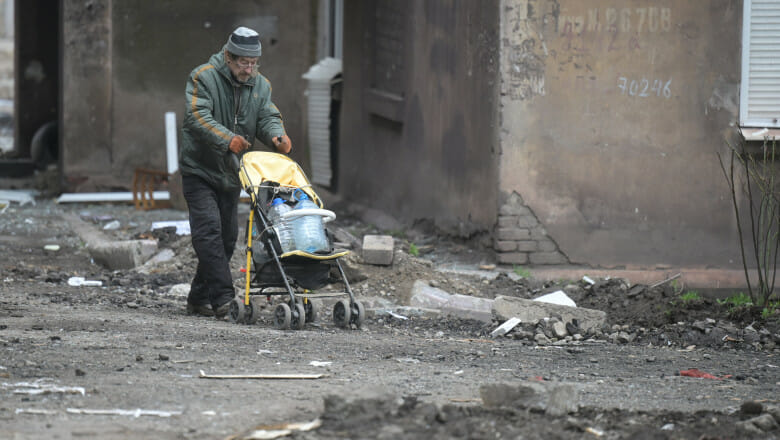 Oficial ucrainean: „Mariupol este acum în Evul Mediu. Oamenii își spală hainele în bălțile de pe străzi”