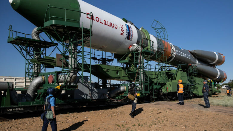Rușii vor aproviziona Stația Spațială Internațională cu o rachetă pe care scrie „Donbas”, decorată cu steagurile din Donețk și Lugansk