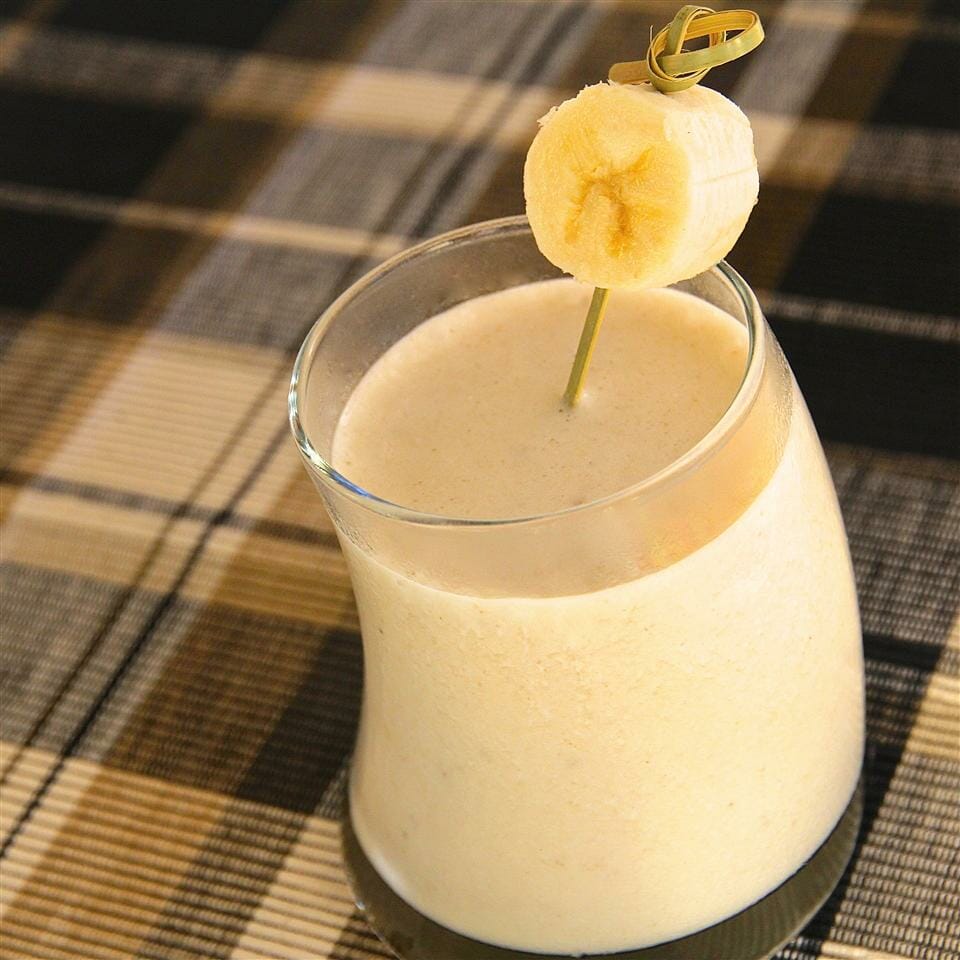Rețetă de Milkshake cu banane. Poți pune și alte fructe sau le poți combina 