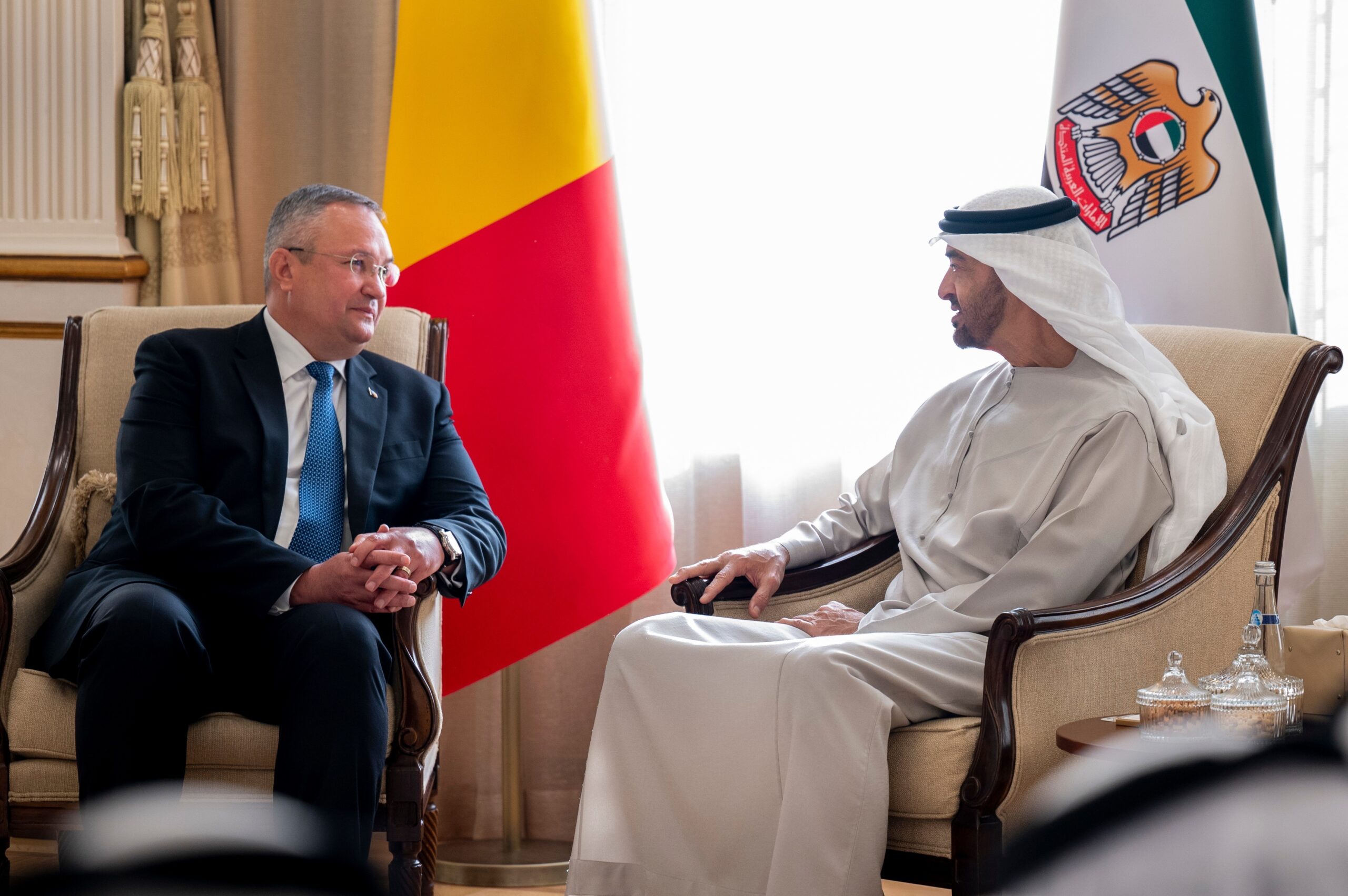Vizita premierului Ciucă în Emiratele Arabe Unite – Întâlniri cu preşedintele şi cu prim-ministrul şi discuţii privind diversificarea resurselor de aprovizionare cu petrol şi gaze şi oportunităţi de investiţii în România în domeniul energiei regenerabile