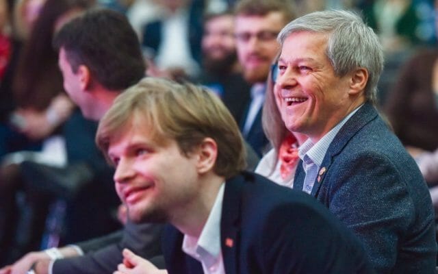 Festival de ironii în ziua lansării partidului REPER, a patra platformă înființată de Dacian Cioloș în ultimii șase ani