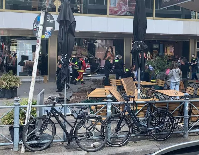 Berlin: Un mort și 30 de răniți după ce o mașină a intrat într-o mulțime de oameni