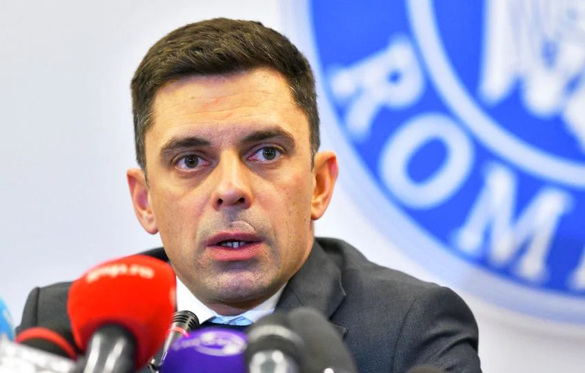 Ministrul Novak a scos expresia „toate inimile României” din mesajul în maghiară în care-l felicita pe David Popovici