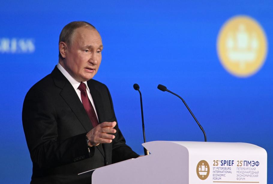 Putin atacă ”blitzkrieg-ul economic” al Vestului. Discursul președintelui rus, amânat de hakeri