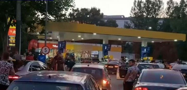 Românii protestează împotriva scumpirii benzinei și motorinei