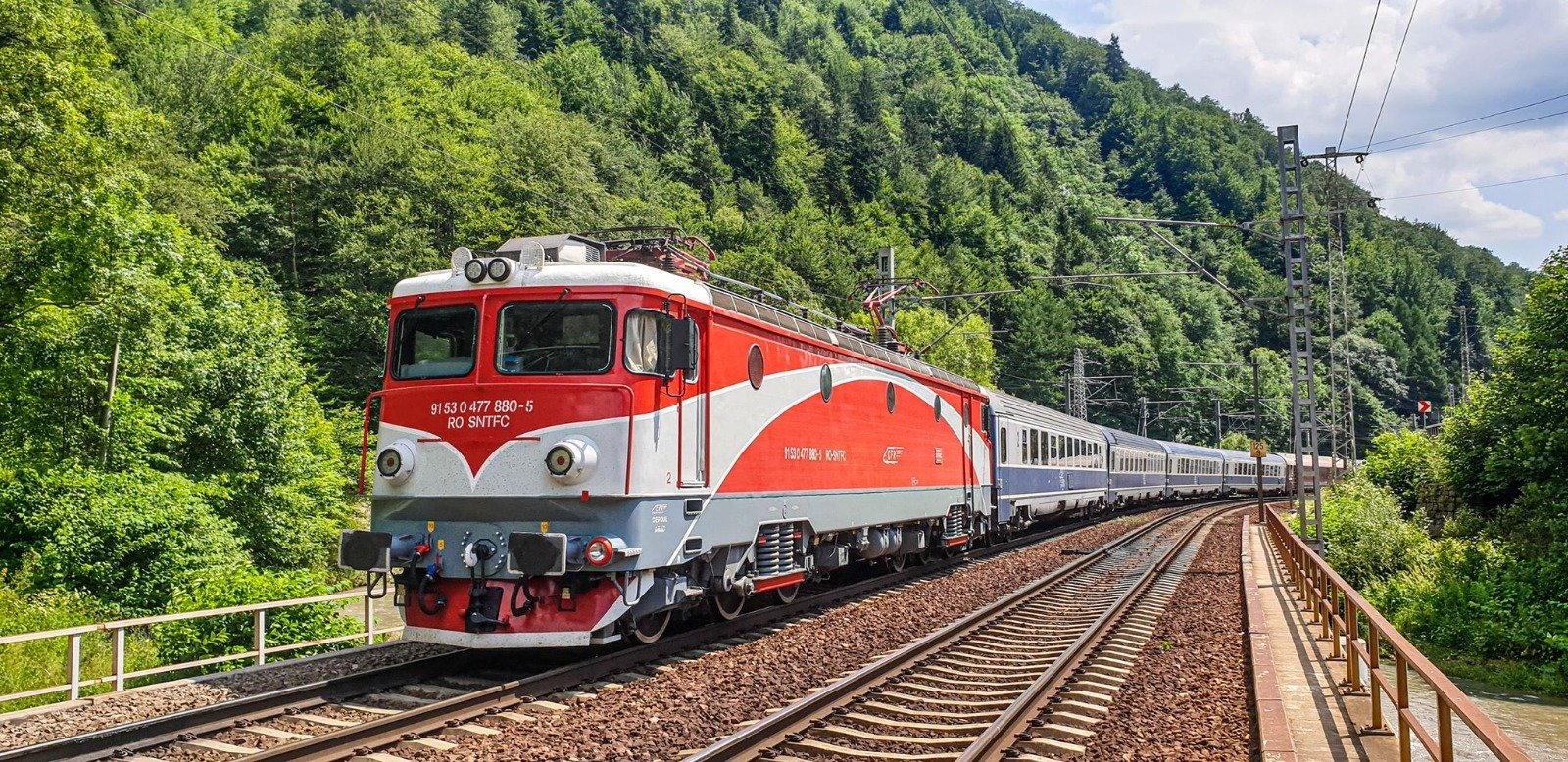 CFR: Deranjament în circulaţia trenurilor de călători / Trei trenuri de călători staţionează la Severin şi Orşova