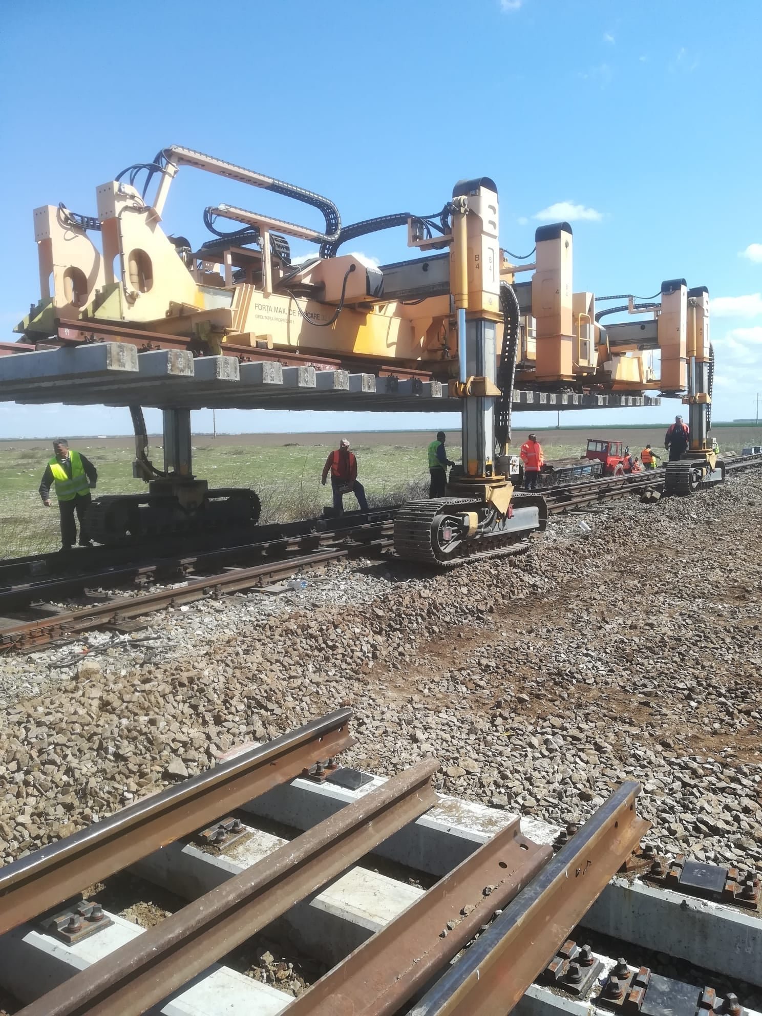 CFR SA a desemnat oferta câştigătoare pentru modernizarea infrastructurii feroviare şi creşterea vitezei de circulaţie la 160 km/h, pe lotul trei din secţiunea Timişoara Est – Ronaţ Triaj