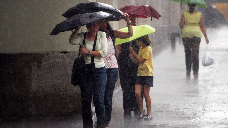 Furtuni și vijelii după caniculă. ANM a emis cod galben de ploi și grindină în 23 de județe și în București