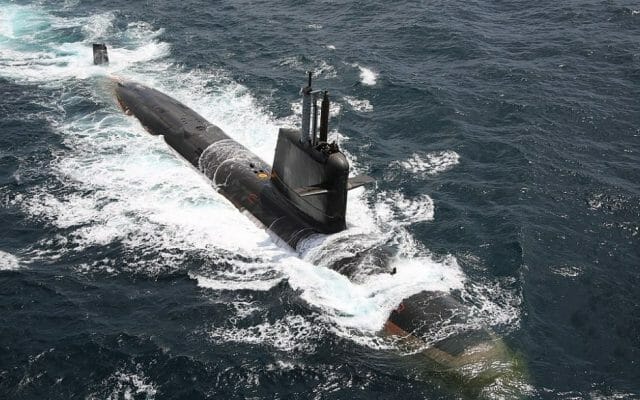 ALERTĂ! România va cumpăra submarine și elicoptere franceze