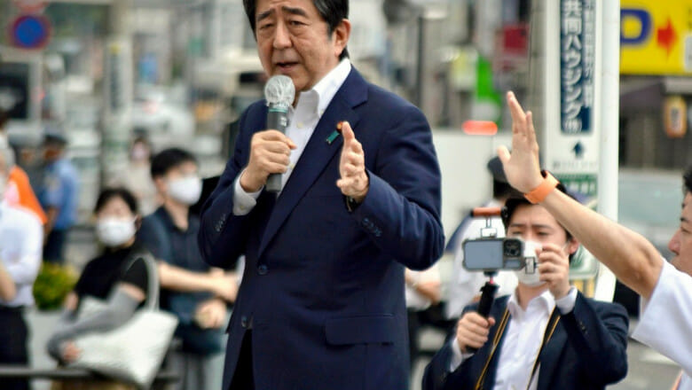Momentul în care fostul premier japonez Shinzo Abe este împușcat în timpul unui discurs electoral