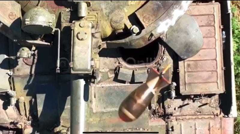 VIDEO La pescuit de tancuri: Ucrainenii au lovit un T-62 rusesc cu metoda „momeala”