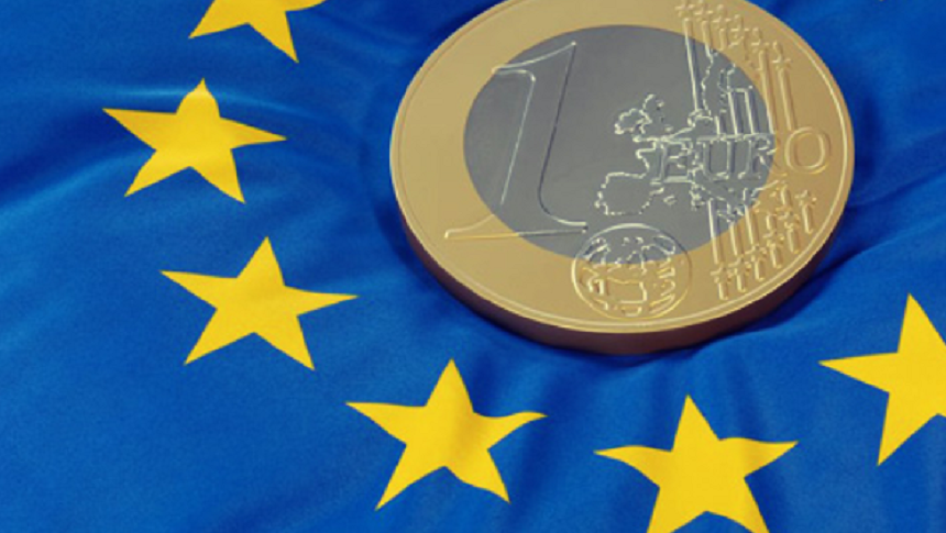Creşterea economiei zonei euro a accelerat în trimestrul doi la 0,7%, depăşind cu mult aşteptările de 0,2%; perspectivele sunt incerte