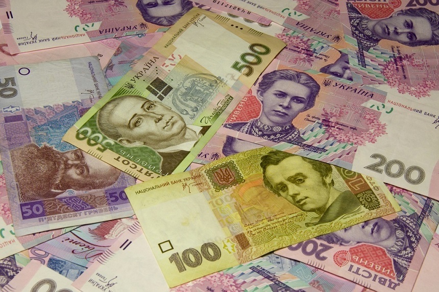 Banca centrală a Ucrainei a devalorizat joi moneda hrivna cu 25% faţă de dolarul american, pentru a ajuta ţara să facă faţă impactului economic al războiului cu Rusia