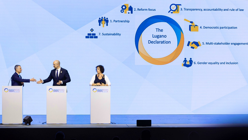 Acord la Conferinţa de la Lugano între Ucraina, 40 de state şi 15 organizaţii internaţionale asupra principiilor care să ghideze reconstrucţia ucraineană; semnatarii ”Declaraţiei de la Lugano” se angajează să susţină Ucraina ca stat candidat la aderarea la UE