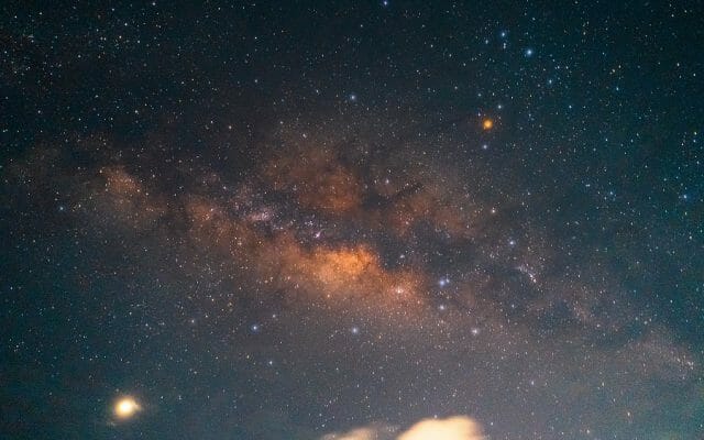 Prima imagine a telescopului James Webb a arătat o față complexă a Universului, așa cum arăta el la scurt timp după Big Bang