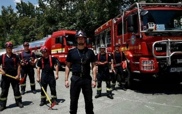 Pompierii români salvează din nou Grecia: Natura este foarte puternică.