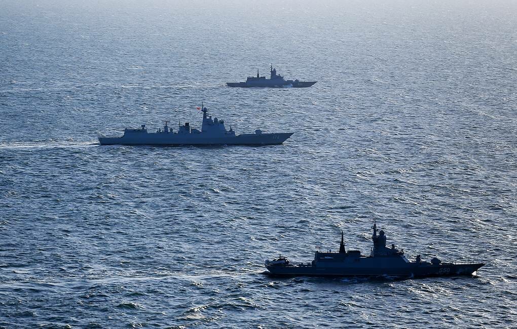 Nave militare rusești se apropie de platformele românești din Marea Neagră. Reacția Ministerului Apărării