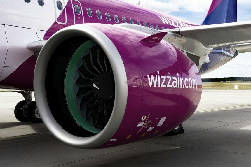 Wizz Air se aşteaptă să fie nevoită să reducă zborurile în această vară. Cine e de vină?