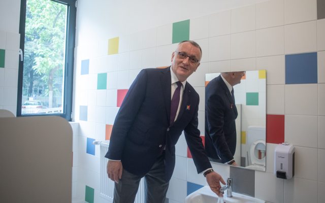 Cîmpeanu: Nu are legătură toaleta în curte cu calitatea educației