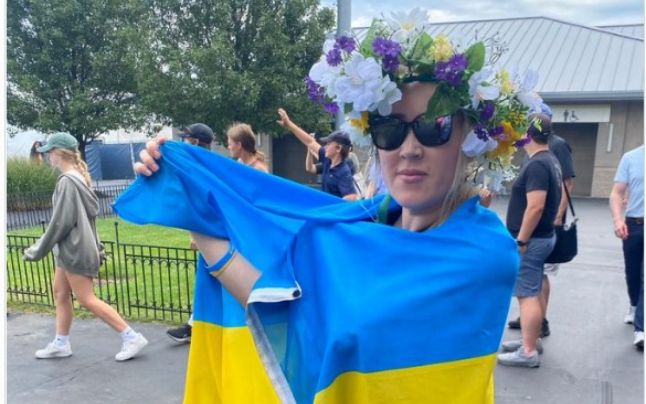 O fană care purta steagul Ucrainei la Cincinnati Open a fost escortat afară, după sesizarea unei jucătoare ruse