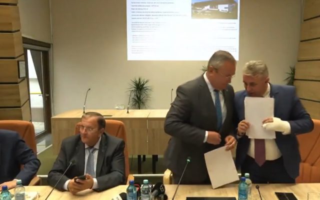 Premierul Ciucă, pus la punct de ministrul Bode la un eveniment public: ”Deci, încă o dată: noi am pus A7 pe hartă” 