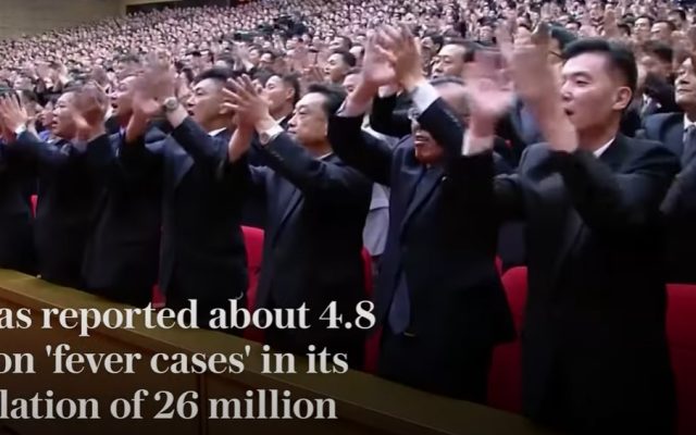 VIDEO Coreenii aplaudă furtunos când Kim Jong Un anunță că nu mai există COVID-19 în țară